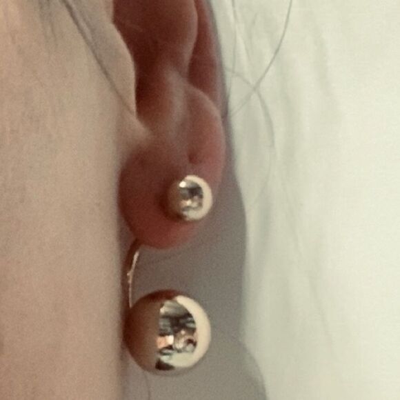 Unique Earrings! Gold Toned! Light Weight! - Picture 4 of 4